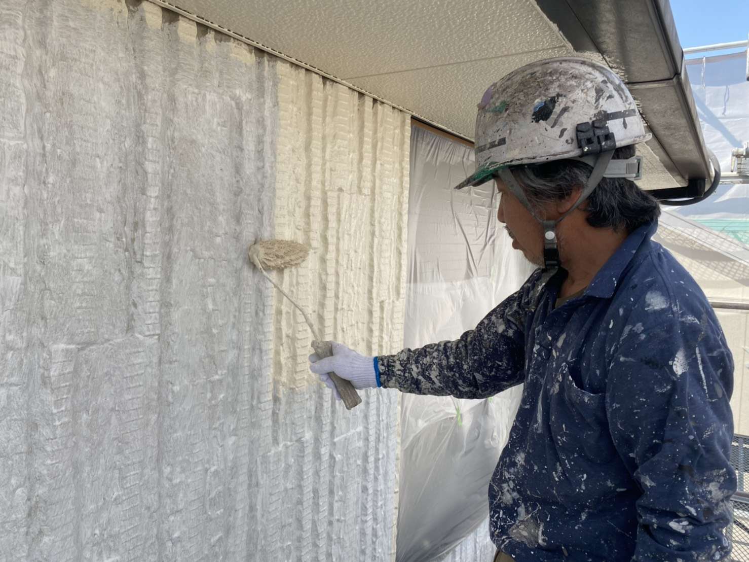 岡崎市にて一戸建て外壁塗装、上塗り編