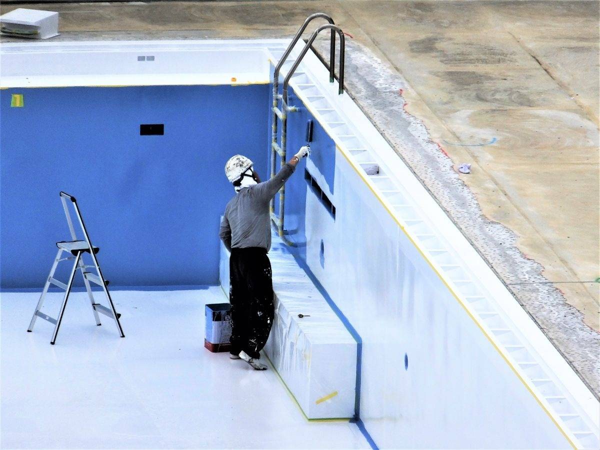 プール塗装工事の最適なタイミングとメンテナンス方法を完全解説